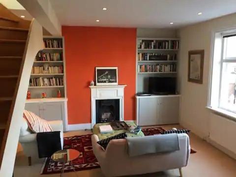 Stylish Floor 1 Bed Flat In West Hampstead Appartamento