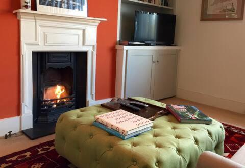 Stylish Floor 1 Bed Flat In West Hampstead Londra